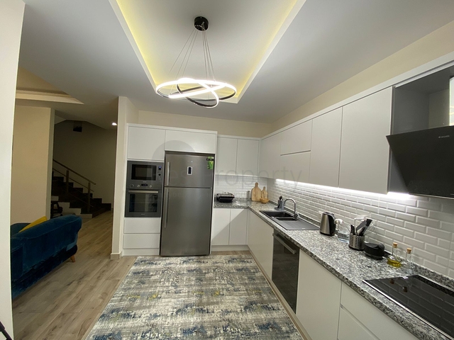 دوبلكس واسعة - ضمن مجمع سكني عائلي في اوبا / الانيا 