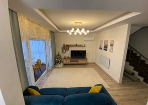 دوبلكس واسعة - ضمن مجمع سكني عائلي في اوبا / الانيا 