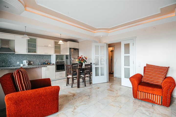 اول صف على البحر - شقة غرفتين وصالة مفروشة -ضمن مجمع سكني -في محمودلار/ الانيا