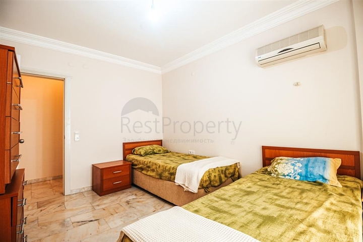 اول صف على البحر - شقة غرفتين وصالة مفروشة -ضمن مجمع سكني -في محمودلار/ الانيا