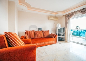 اول صف على البحر - شقة غرفتين وصالة مفروشة -ضمن مجمع سكني -في محمودلار/ الانيا