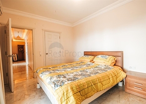 اول صف على البحر - شقة غرفتين وصالة مفروشة -ضمن مجمع سكني -في محمودلار/ الانيا