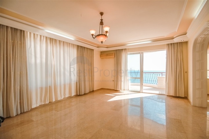 اطلالة بحر مباشرة -دوبلكس 3 غرف وصالة -في محمودلار / الانيا