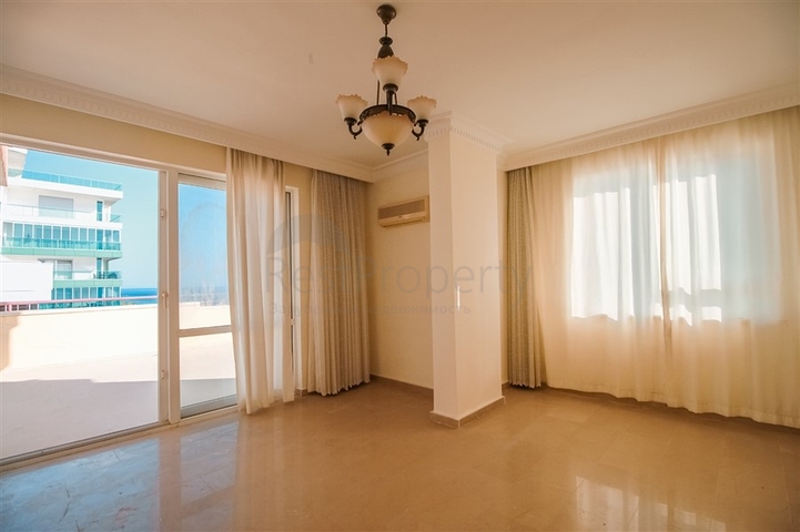 اطلالة بحر مباشرة -دوبلكس 3 غرف وصالة -في محمودلار / الانيا