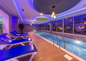 اطلالة بحر - شقة غرفة وصالة - ضمن مجمع فاخر -في كاستل / الانيا 