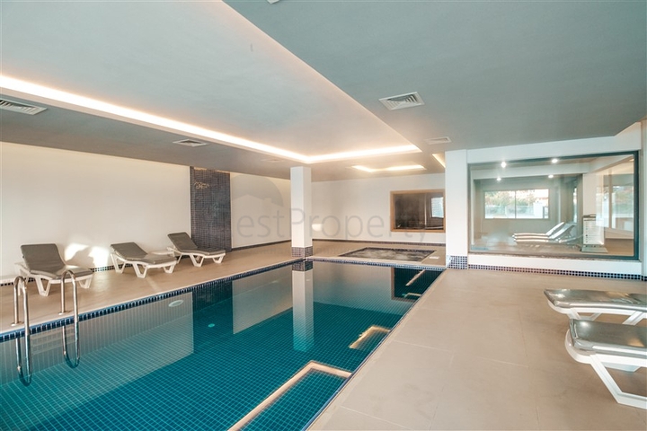 شقة فاخرة على البحر مباشرة - غرفتين وصالة -ضمن مجمع جديد - محمودلار / الانيا 