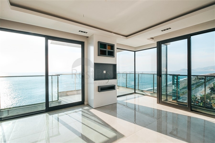 شقة فاخرة على البحر مباشرة - غرفتين وصالة -ضمن مجمع جديد - محمودلار / الانيا 