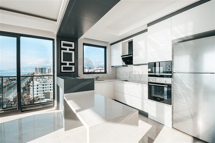 شقة فاخرة على البحر مباشرة - غرفتين وصالة -ضمن مجمع جديد - محمودلار / الانيا 