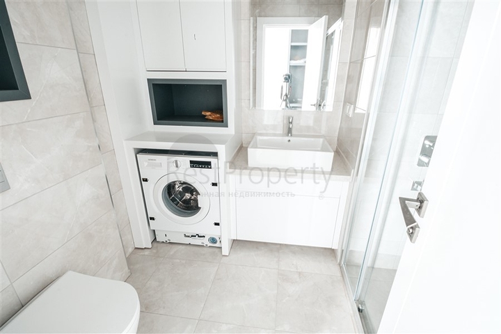 شقة فاخرة على البحر مباشرة - غرفتين وصالة -ضمن مجمع جديد - محمودلار / الانيا 