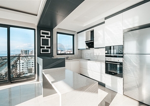 شقة فاخرة على البحر مباشرة - غرفتين وصالة -ضمن مجمع جديد - محمودلار / الانيا 