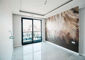 شقة فاخرة على البحر مباشرة - غرفتين وصالة -ضمن مجمع جديد - محمودلار / الانيا 