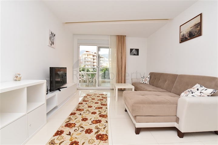 شقة غرفة وصالة ضمن مجمع فاخر في مركز الانيا 