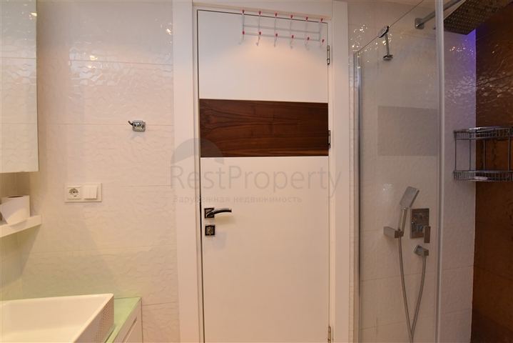 شقة غرفة وصالة ضمن مجمع فاخر في مركز الانيا 