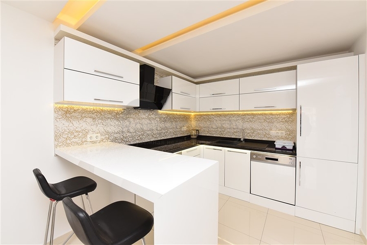 شقة غرفة وصالة ضمن مجمع فاخر في مركز الانيا 