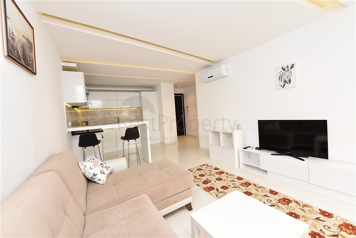 شقة غرفة وصالة ضمن مجمع فاخر في مركز الانيا 