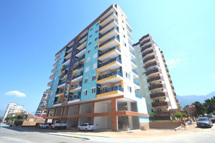 شقة غرفتين وصالة مع مطبخ منفصل - ضمن مجمع جديد - في محمودلار / الانيا 