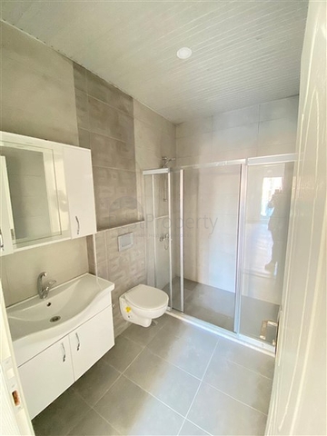 شقة غرفتين وصالة مع مطبخ منفصل - ضمن مجمع جديد - في محمودلار / الانيا 