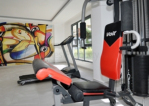 شقق غرفتين وصالة مفروشة -مجمع سكني قريب من البحر - في محمودلار / الانيا