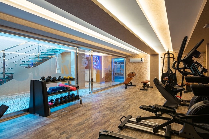 مجمع فاخر في مركز الانيا - شقة غرفتين وصالة مفروشة -قريبة من شاطئ كليوباترا 