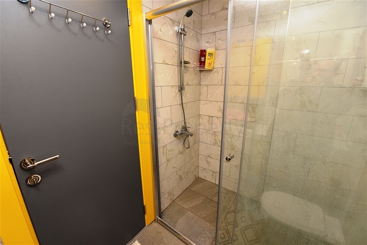 شقة انيقة  - غرفة وصالة مفروشة -ضمن مجمع حديث - في محمودلار / الانيا