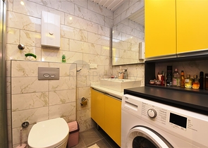 شقة انيقة  - غرفة وصالة مفروشة -ضمن مجمع حديث - في محمودلار / الانيا