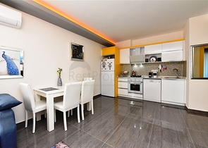 شقة انيقة  - غرفة وصالة مفروشة -ضمن مجمع حديث - في محمودلار / الانيا