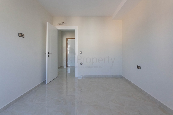 اطلالة بحرية مباشرة -شقة غرفتين وصالة - مجمع حديث -في محمودلار/ الانيا 