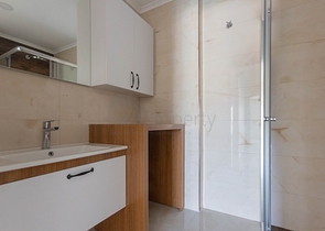 اطلالة بحرية مباشرة -شقة غرفتين وصالة - مجمع حديث -في محمودلار/ الانيا 