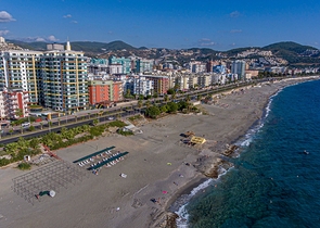 اطلالة بحرية مباشرة -شقة غرفتين وصالة - مجمع حديث -في محمودلار/ الانيا 