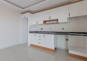 اطلالة بحرية مباشرة -شقة غرفتين وصالة - مجمع حديث -في محمودلار/ الانيا 