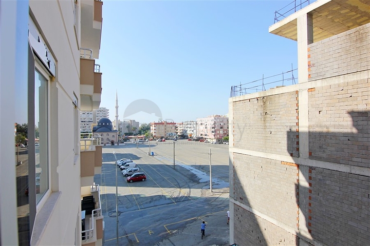 شقة واسعة - غرفة نوم وصالة مفروشة - في محمودلار/ الانيا 