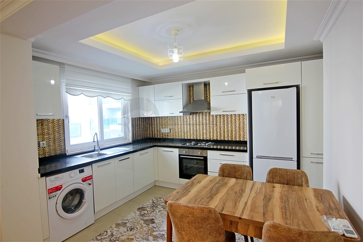 شقة واسعة - غرفة نوم وصالة مفروشة - في محمودلار/ الانيا 