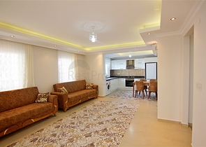 شقة واسعة - غرفة نوم وصالة مفروشة - في محمودلار/ الانيا 