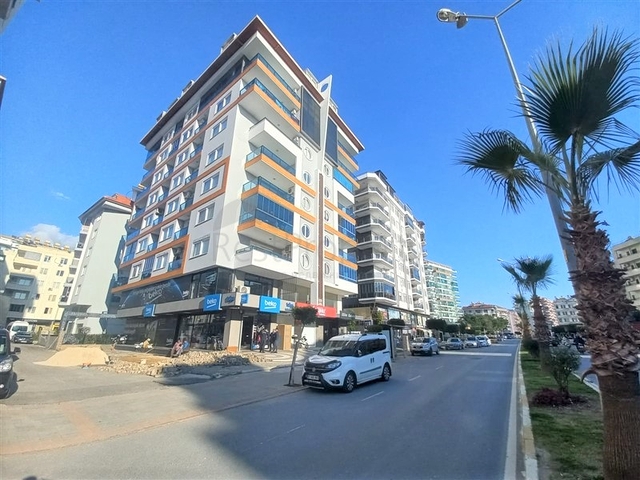 على شارع بارباروس - شقة غرفتين وصالة مفروشة - مجمع حديث - في محمودلار / الانيا 