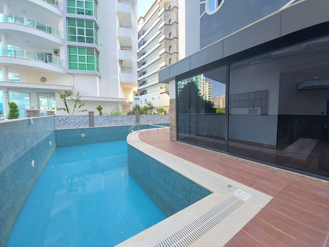 على شارع بارباروس - شقة غرفتين وصالة مفروشة - مجمع حديث - في محمودلار / الانيا 