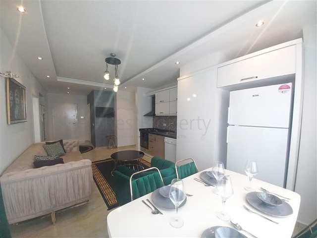 على شارع بارباروس - شقة غرفتين وصالة مفروشة - مجمع حديث - في محمودلار / الانيا 