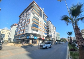 على شارع بارباروس - شقة غرفتين وصالة مفروشة - مجمع حديث - في محمودلار / الانيا 