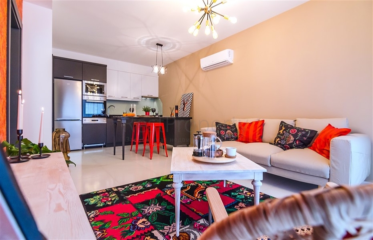 شقة انيقة - تصميم غرفة وصالة - ضمن مجمع فاخر في كارجيجاك / الانيا 