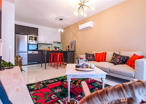 شقة انيقة - تصميم غرفة وصالة - ضمن مجمع فاخر في كارجيجاك / الانيا 