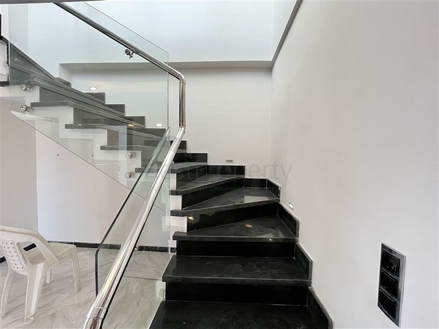 شقق للبيع في اوبا - دوبلكس 3 غرف وصالة -ضمن مجمع حديث - قريب من البحر - اوبا / الانيا 