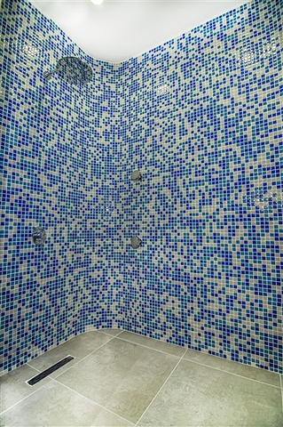 مجمع حديث فاخر - شقة غرفتين وصالة -قريبة من البحر - في محمودلار / الانيا 