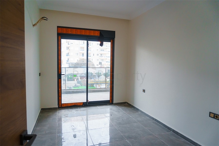 مجمع حديث فاخر - شقة غرفتين وصالة -قريبة من البحر - في محمودلار / الانيا 