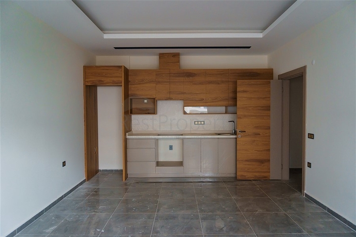 مجمع حديث فاخر - شقة غرفتين وصالة -قريبة من البحر - في محمودلار / الانيا 