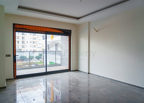 مجمع حديث فاخر - شقة غرفتين وصالة -قريبة من البحر - في محمودلار / الانيا 