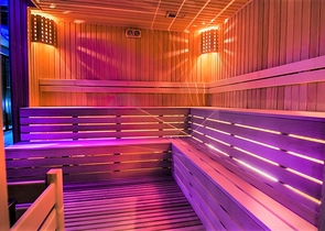 مجمع حديث فاخر - شقة غرفتين وصالة -قريبة من البحر - في محمودلار / الانيا 