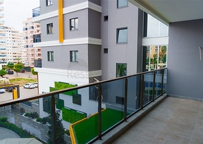 مجمع حديث فاخر - شقة غرفتين وصالة -قريبة من البحر - في محمودلار / الانيا 