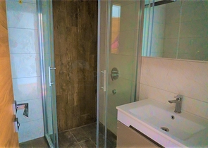 مجمع حديث فاخر - شقة غرفتين وصالة -قريبة من البحر - في محمودلار / الانيا 