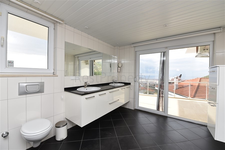 فيلا اطلالة بحر في الانيا - 5 غرف وصالة -مسبح خاص - في جيكجلي / الانيا 