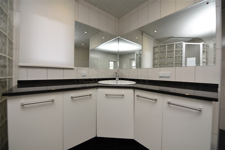 فيلا اطلالة بحر في الانيا - 5 غرف وصالة -مسبح خاص - في جيكجلي / الانيا 