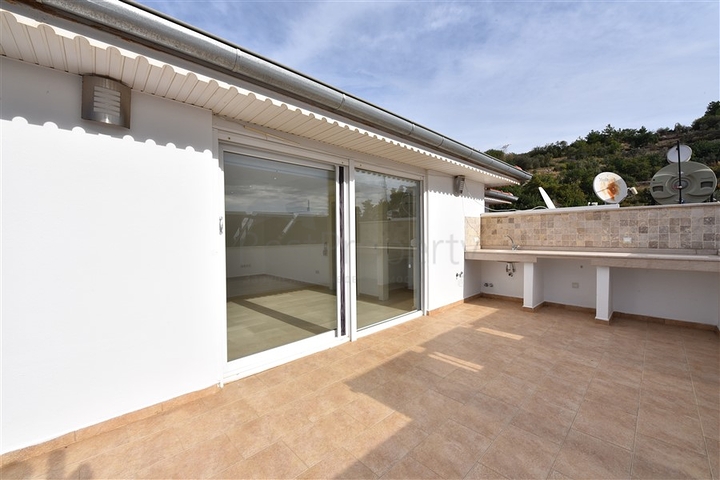 فيلا اطلالة بحر في الانيا - 5 غرف وصالة -مسبح خاص - في جيكجلي / الانيا 